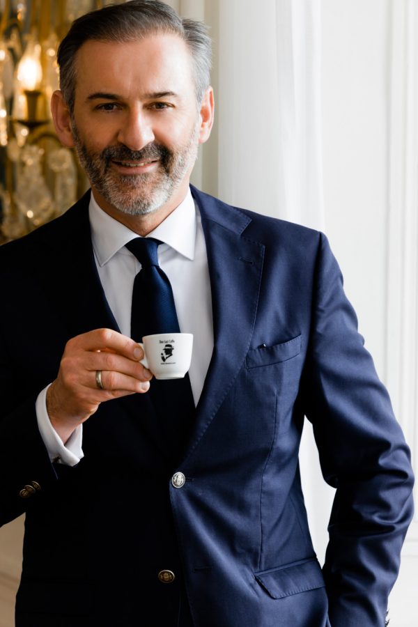 Predrag mit Espressotasse.1